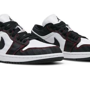 Nike Women's Sneakers Black and White